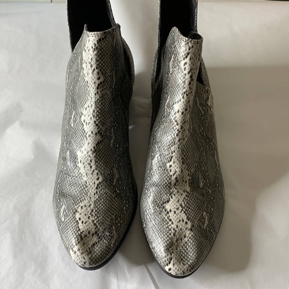 Snake Print Grey/White Booties Size 9
